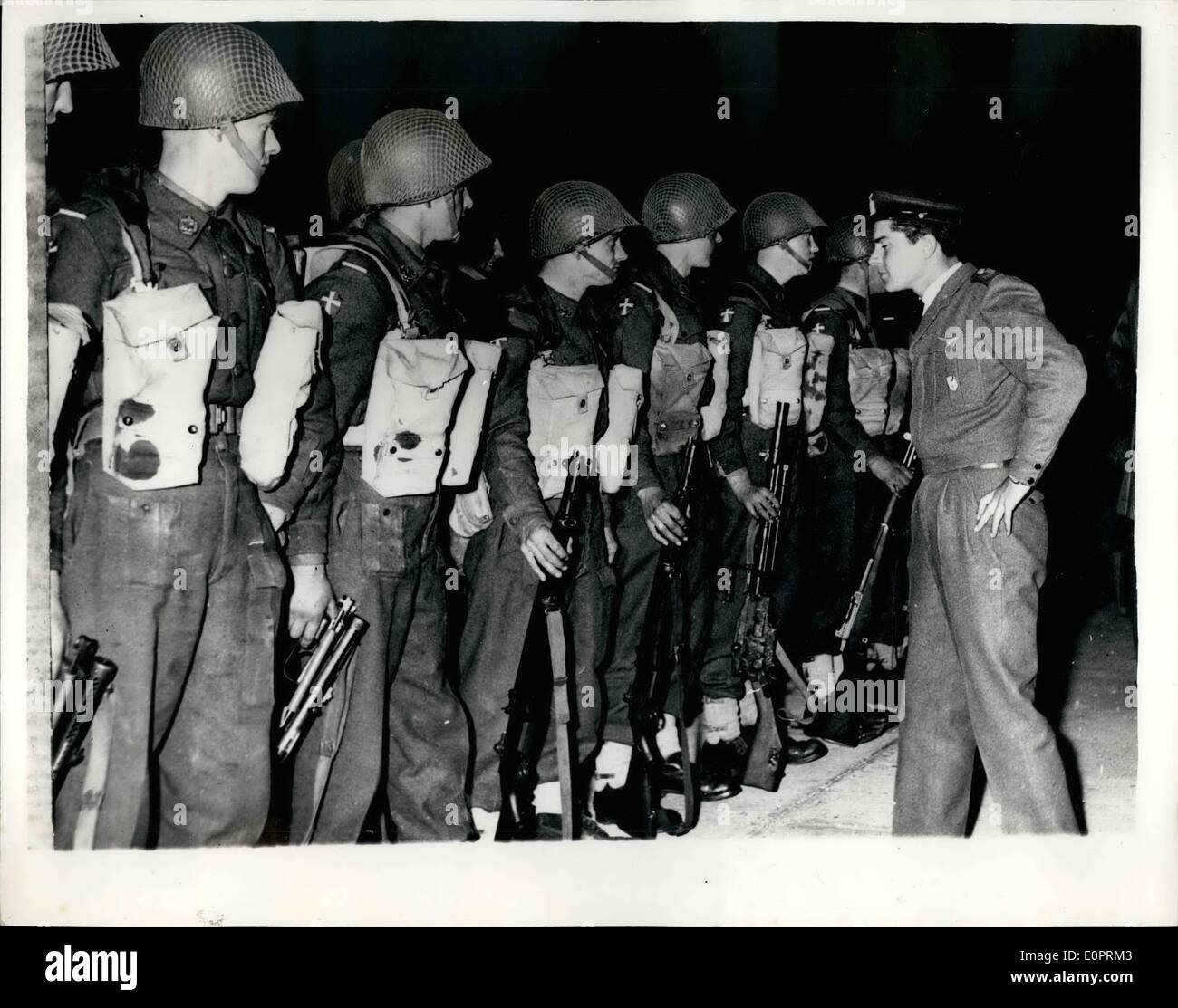 11. November 1956 - erste Kontingent der U.N.O Polizei kommen in Italien aus Dänemark - auf Weg nach Ägypten.: das erste Kontingent Stockfoto