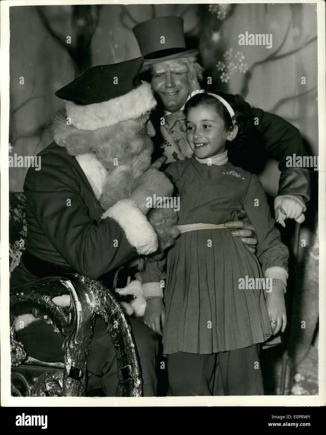 11. November 1956 - Flüchtlingskind aus Ungarn trifft '' Santa Claus'' für  die erste Zeit.: neun Jahre alten Jolan Blau '' Santa Claus'' zum ersten  Mal gestern gesehen. Jolan ist ein Flüchtling