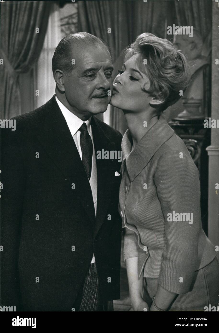 3. März 1957 - sehen In ihrem nächsten Film '' A Paris Frau '', Regie: Michel Boisrond, wir Brigitte Bardot ihr Vater André Luguet, küssen, einen Ratspräsidenten spielt. Nicht zu verwechseln mit '' The Paris Woman'' von Henri Becque, die an der Billancou gedreht wurde dieser Film Stockfoto