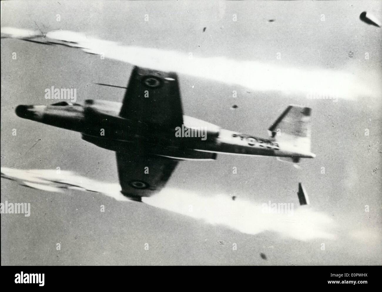 1. Januar 1957 - als schnell als A Rocket mit ihr neue der 100 MK Canuck Kämpfer Kanada jetzt gemeldet wird, die schnellste Jet der Welt zu besitzen. Ausgestattet mit Maschinengewehren und Raketen unterstützt das neue Flugzeug erreichen die Höhe von 40.000 Fuß in Rekordzeit. Ops: - die neue kanadische CF - 100MK. 4 b Canuck auf Hochtouren. Stockfoto