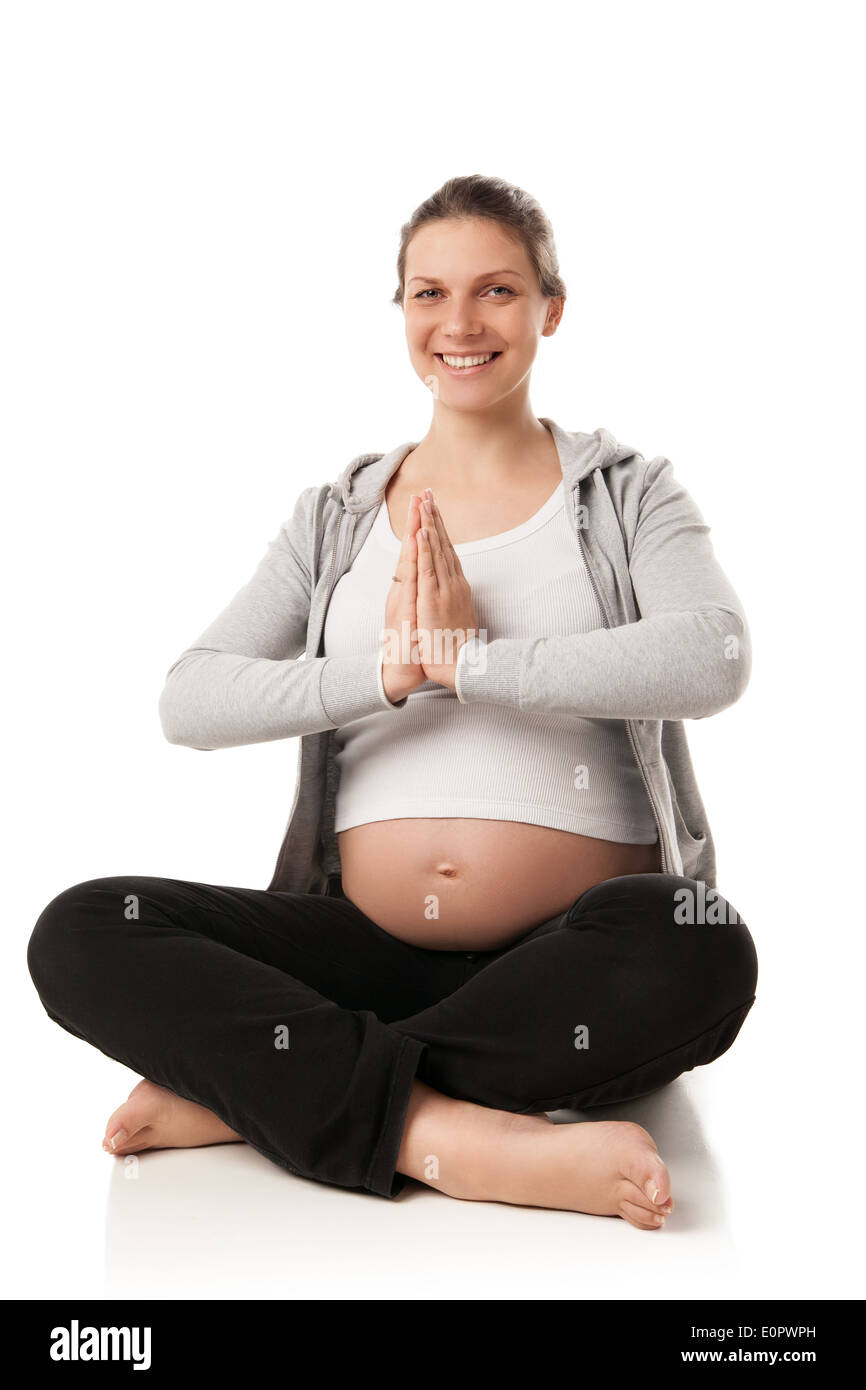 Schwangere Frau entspannen Yoga machen, sitzen im Lotussitz auf weißem Hintergrund Stockfoto