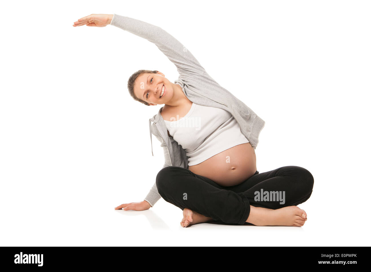 Schöne schwangere Frau lächelnd und Übungen isoliert Stockfoto