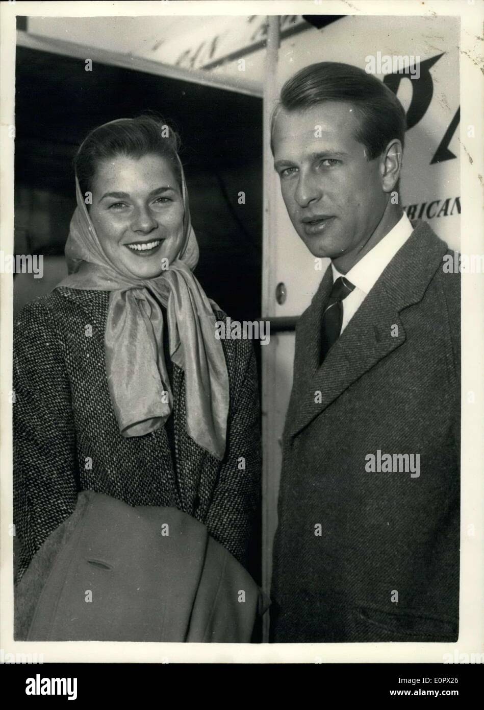 27 Marz 1957 Peter Collins Bringt Seine Braut Nach Hause Rennfahrer Und Schauspielerin Frau Peter Collins Die Beliebte Britische Motor Race Driver Und Seine Braut Schauspielerin Louise Cordier Ist Heute 27 Marz 1957 Peter Collins Bringt Seine Braut Nach Hause Rennfahrer Und Schauspielerin Frau Peter Collins Die Beliebte Britische Motor Race Driver Und Seine Braut Schauspielerin Louise Cordier Ist Heute