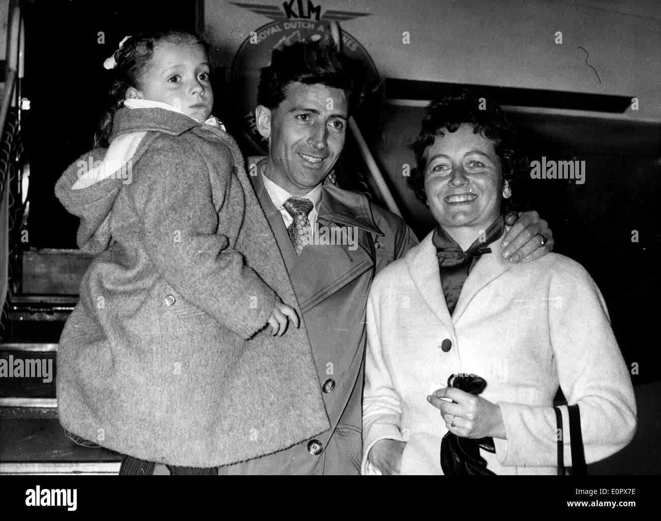 Bergsteiger Hermann Buhl verabschiedet sich von seiner Familie Stockfoto