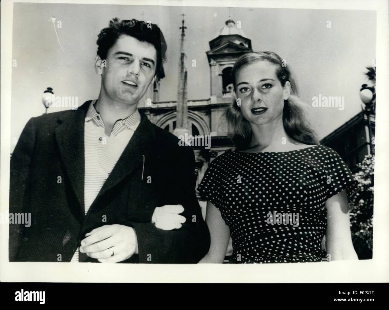 4. April 1957 - Edmund Purdom und Genevieve Seite-Go Sightseeing in Rom: Foto zeigt Sen Start Edmund Purdom und Gwen Stockfoto