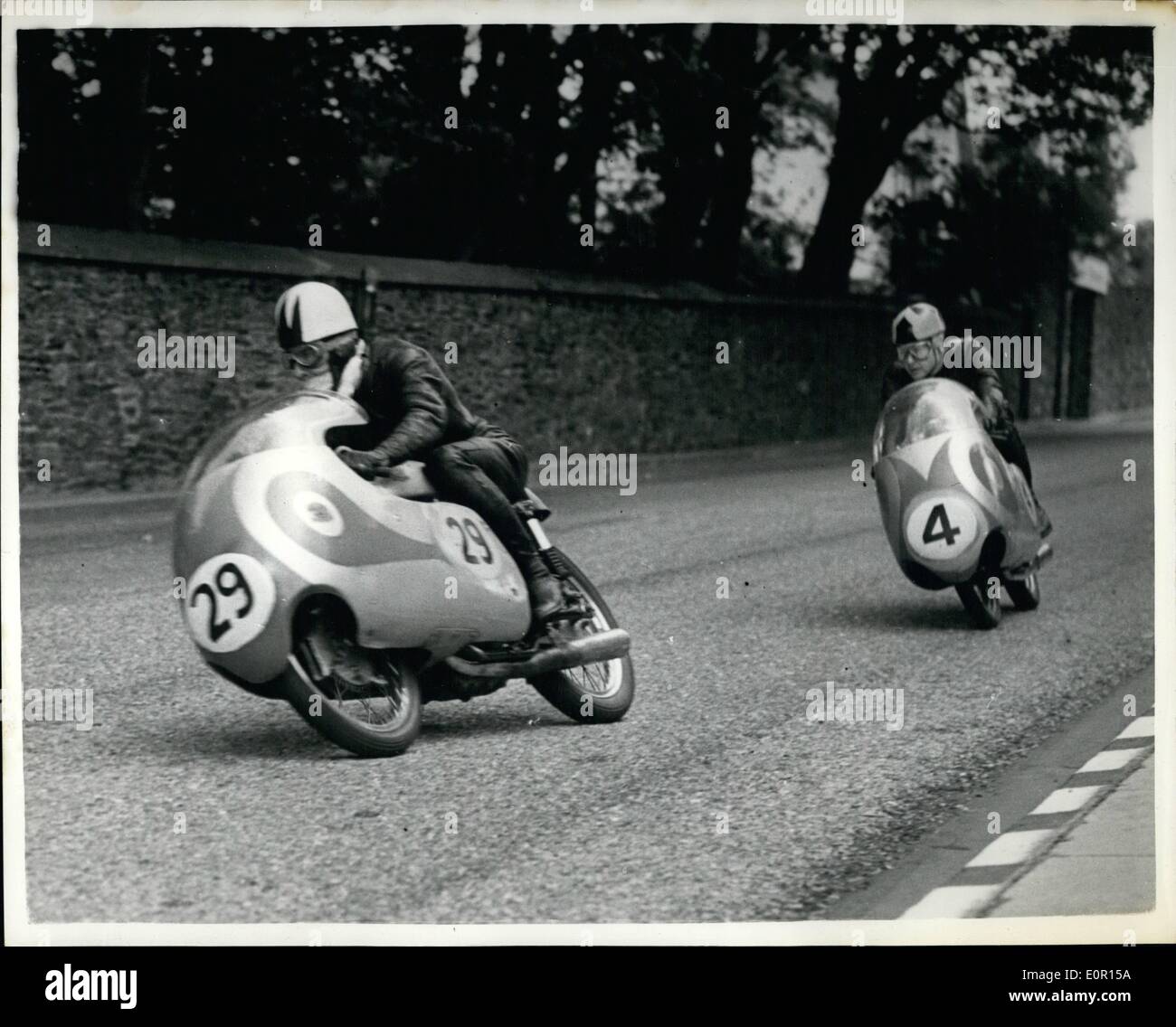 6. Juni 1957 - t.t.-Rennen in der Isle of man Sandford gewinnt die 250 c.c.: C. Stanford, Reiten ein Mondial, gewann gestern die 250 Stockfoto
