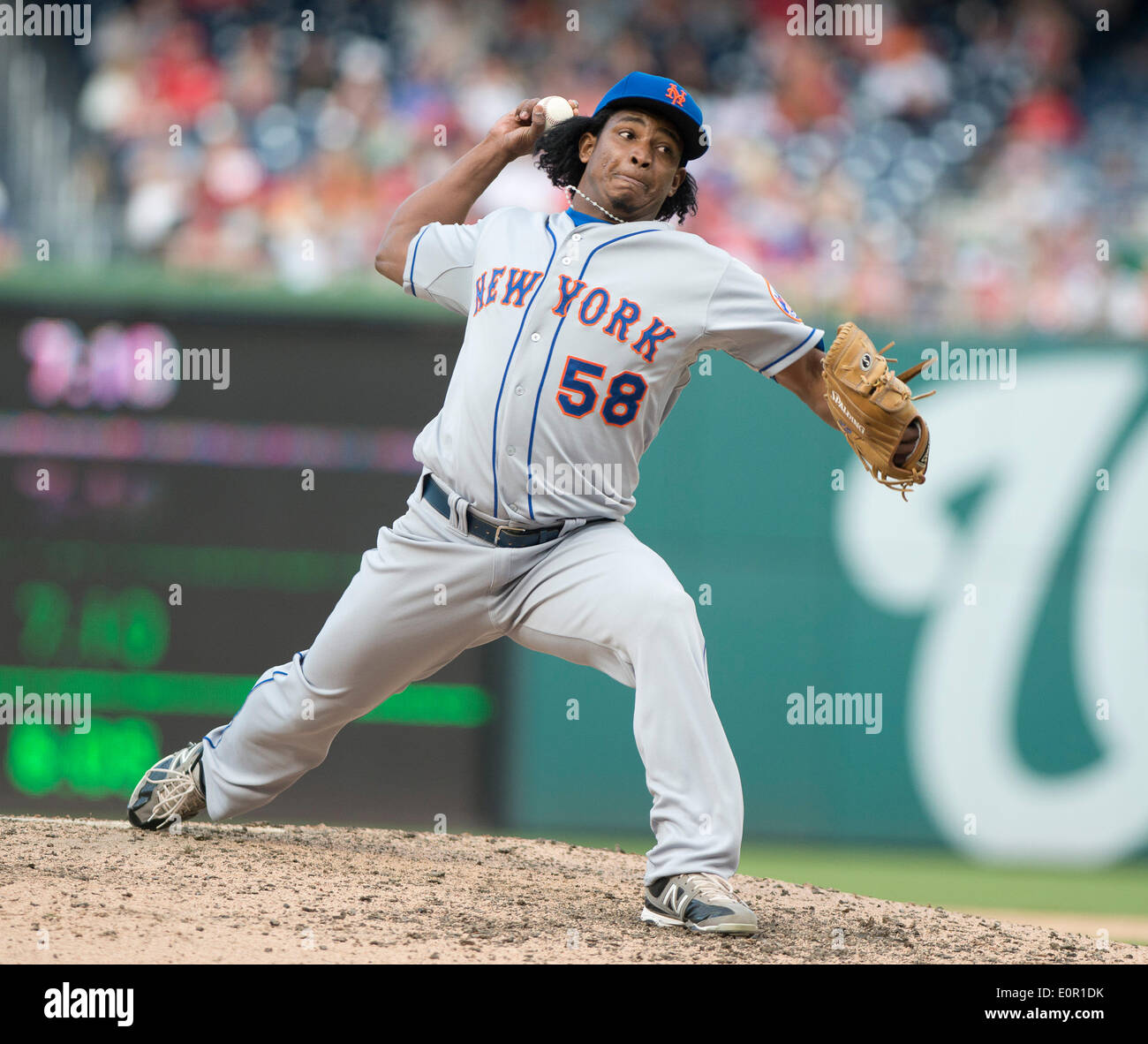 New York Mets Krug Jenrry Mejia (58) Stellplätze im neunten Inning gegen die Washington Nationals am Nationals Park in Washington, DC auf Samstag, 17. Mai 2014. Die Mets gewannen das Spiel 5: 2. Bildnachweis: Ron Sachs/CNP (Einschränkung: NO New York oder New Jersey Zeitungen oder Zeitschriften in einem Umkreis von 75 Meilen von New York City) NO WIRE SERVICE Stockfoto