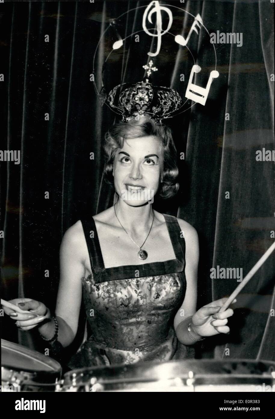 11. November 1957 - treffen Princess Of Music: Mathe-Altery, eine junge Sängerin Paris, wurde auf Anlass von Saint Cecile Day, Patron der Musiker '' Princess of Musik 1957'' gewählt. Bild zeigt: Mathe-Altery, die neue '' Prinzessin der Musik. Stockfoto