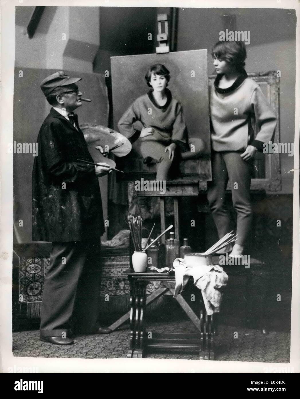 2. Februar 1958 - bietet HEIMLICHEN Verehrer tausend GUINEEN für HEATHER PORTRAIT... Zwanzig Jahre alte Schauspielerin HEATHER SEARS gestern, dass einen heimlichen Verehrer, die tausend Guibeas für ihr Porträt erfuhr - die durch 60 Jahre alten Gesellschaft Porträt Pal Rater COWAG DOBSON.leather - der Oscar-Preisträger in diesem Jahr war gezeichnet wird - für die Malerei - ein Senf und blauen schlampig Pullover und Dlue Matador Hosen gestellt. KEYSTONE-FOTOSHOWS:-Heather Sers darstellt, während das Porträt in seinem Londoner Atelier Cowa Dosson bearbeitet. Stockfoto