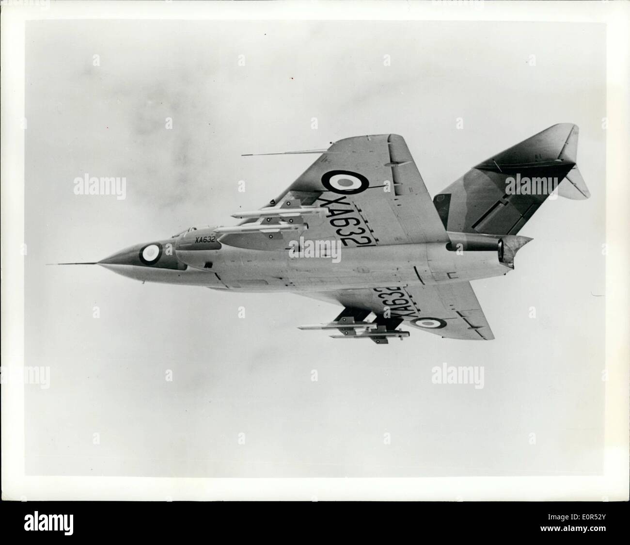 2. Februar 1958 - Speer mit Firestreaks: Serienausstattung der Gloster Javelin, Delta-Flügel, Jet, '' Lenkflugkörper Plattform '' von der Royal Air Force ist die de Havilland Firestreak geführte Raketen die '' auf das Ziel durch ein Infrarot-System Immobilien ''. Einer der weltweit mächtigsten Kämpfer, Speerwerfen kann arbeiten mit über 50.000 Fuß bei Geschwindigkeiten von mehr als 600 mph Fotoshows Javelin mit vier Firestreaks griffbereit unter seinen Flügeln. Stockfoto
