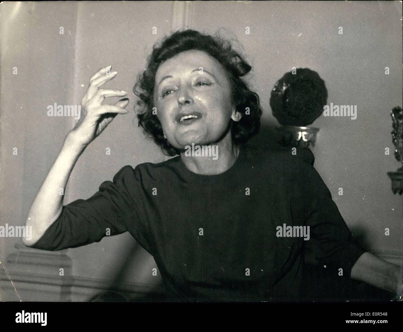 7. Februar 1958 - Edith Piaf im Olympia Stockfoto
