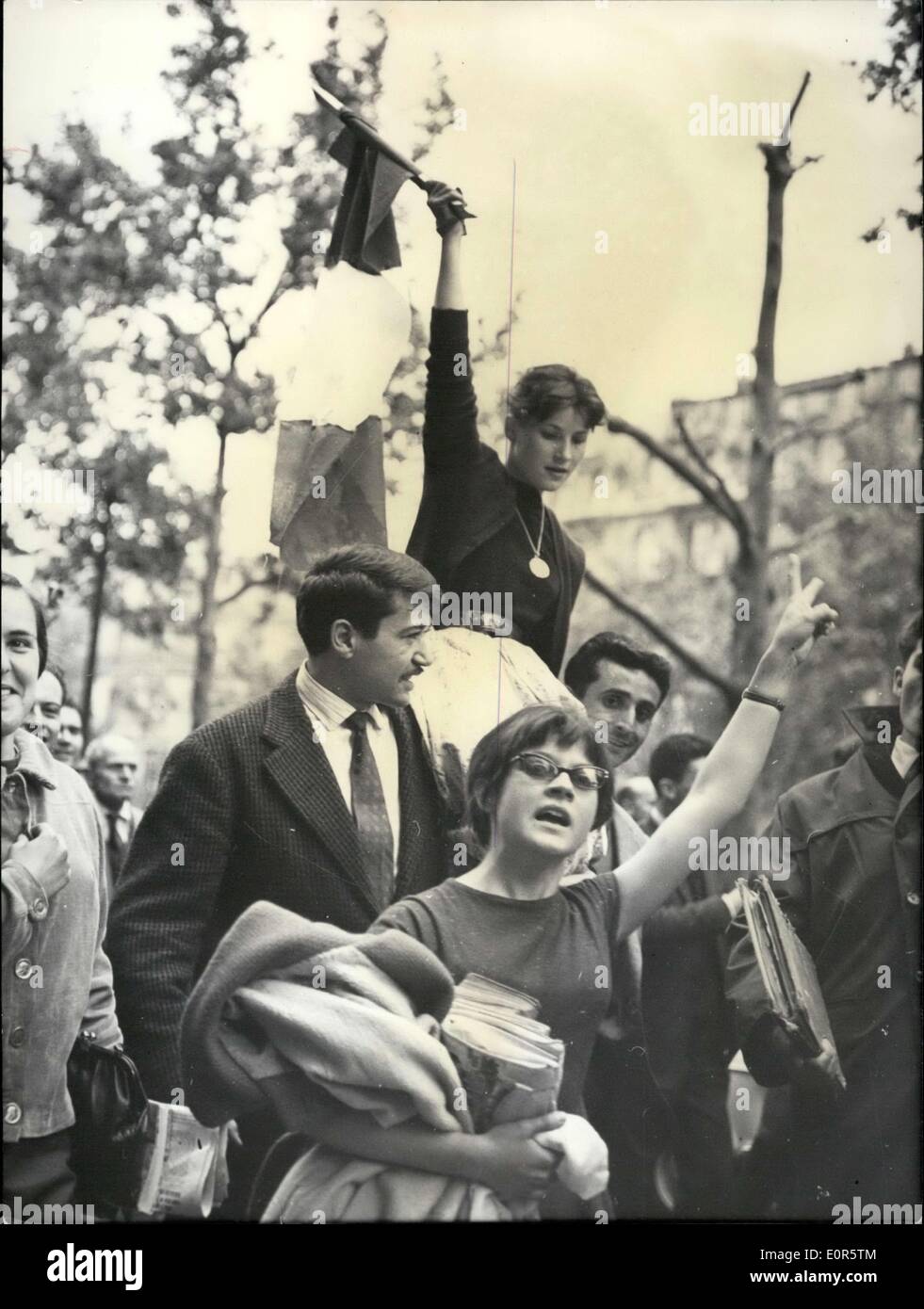 31. Mai 1958 - zeigten sie ihre Unterstützung für General de Gaulle. Stockfoto