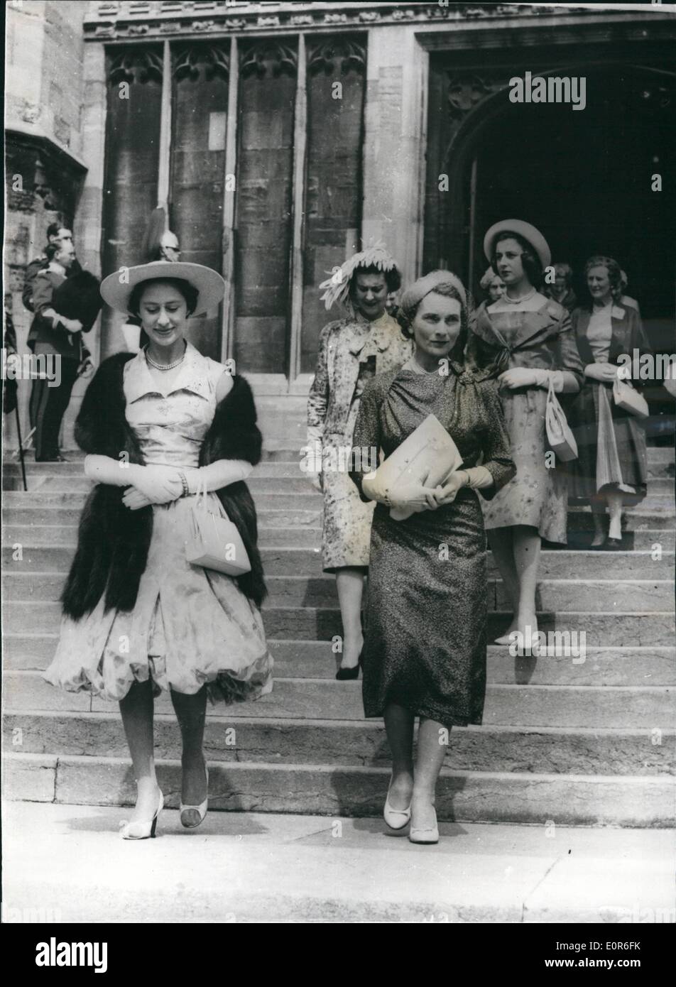 6. Juni 1958 - Königin hält Ritter von The Garter Zeremonie Prinzessin Margaret Attends: HM The Queen veranstaltet den jährlichen Dienst der Stockfoto