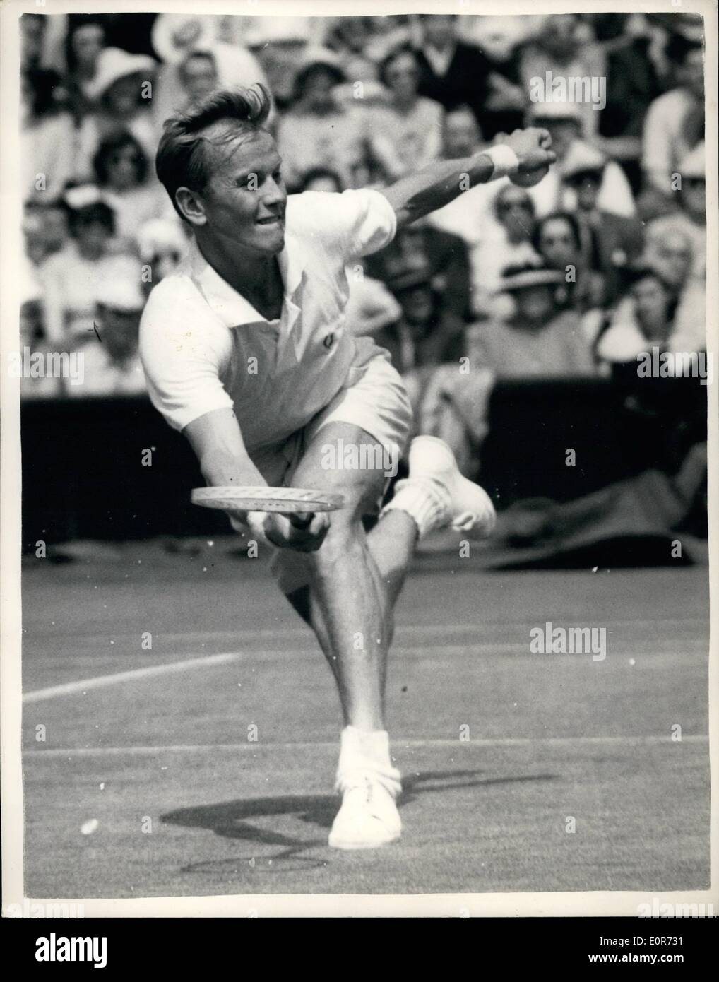 Jun 06, 1958 - Tennis in Wimbledon. Stockenberg Mulloy.: Foto zeigt S. Stockenberg von Schweden, in Aktion während seinem Match gegen G. Mulloy (USA) bei Wimbledon heute. Stockfoto