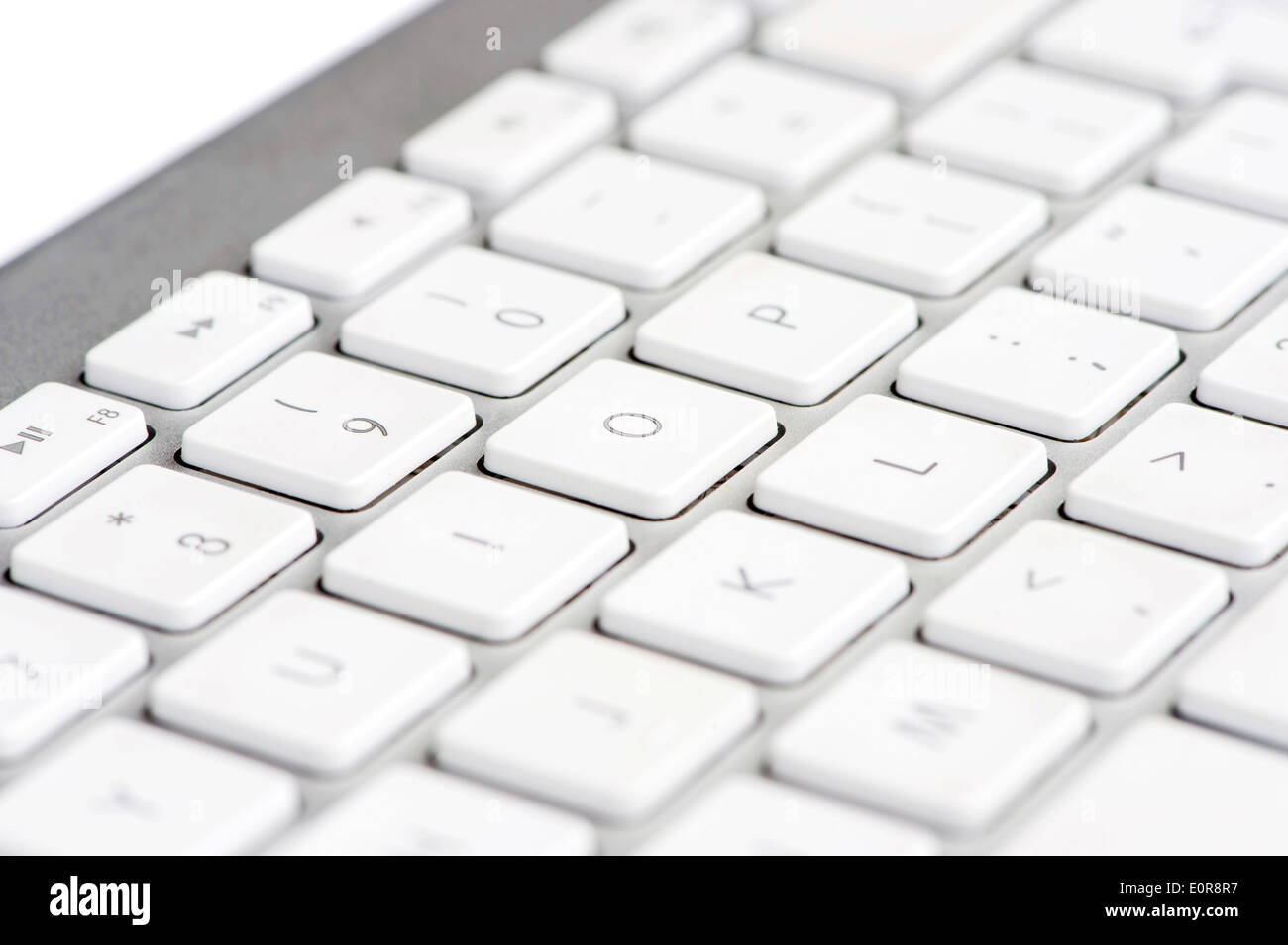 Apple Mac konzentrierte sich weiße Tastatur auf den Buchstaben O Stockfoto