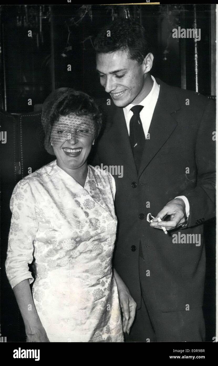 Sept. 05, 1958 - Edith Piaf mit Komponist Georges Moustaki Stockfoto