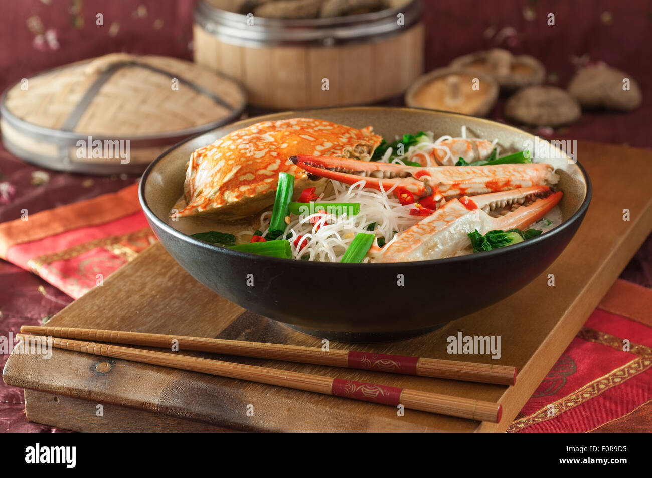 Krabben Sie-Biene Hoon. Meeresfrüchte und Reis Nudelgericht. Singapur-Essen Stockfoto
