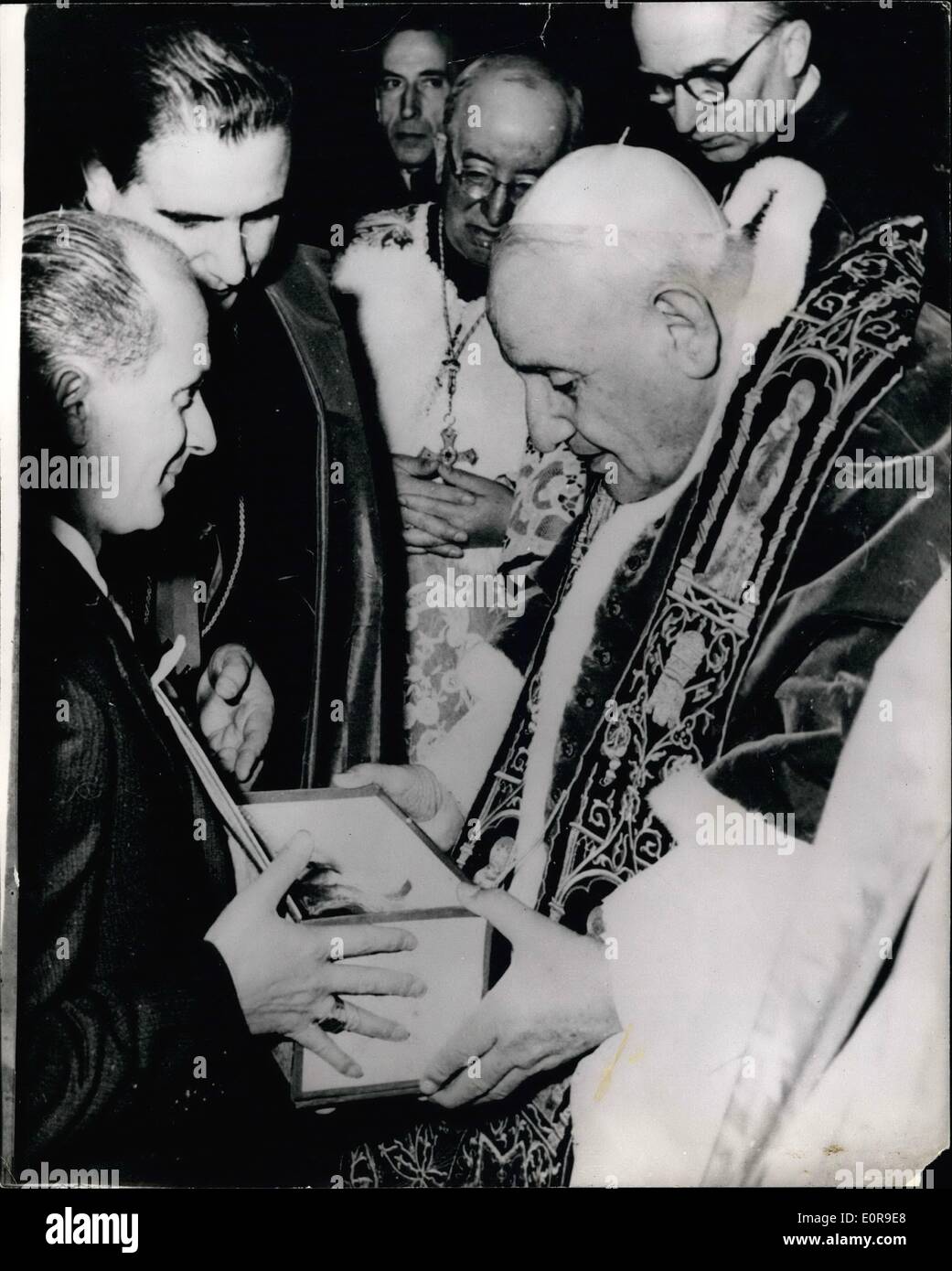 Foto Zeigt Papst -Fotos Und -Bildmaterial In Hoher Auflsung Alamy