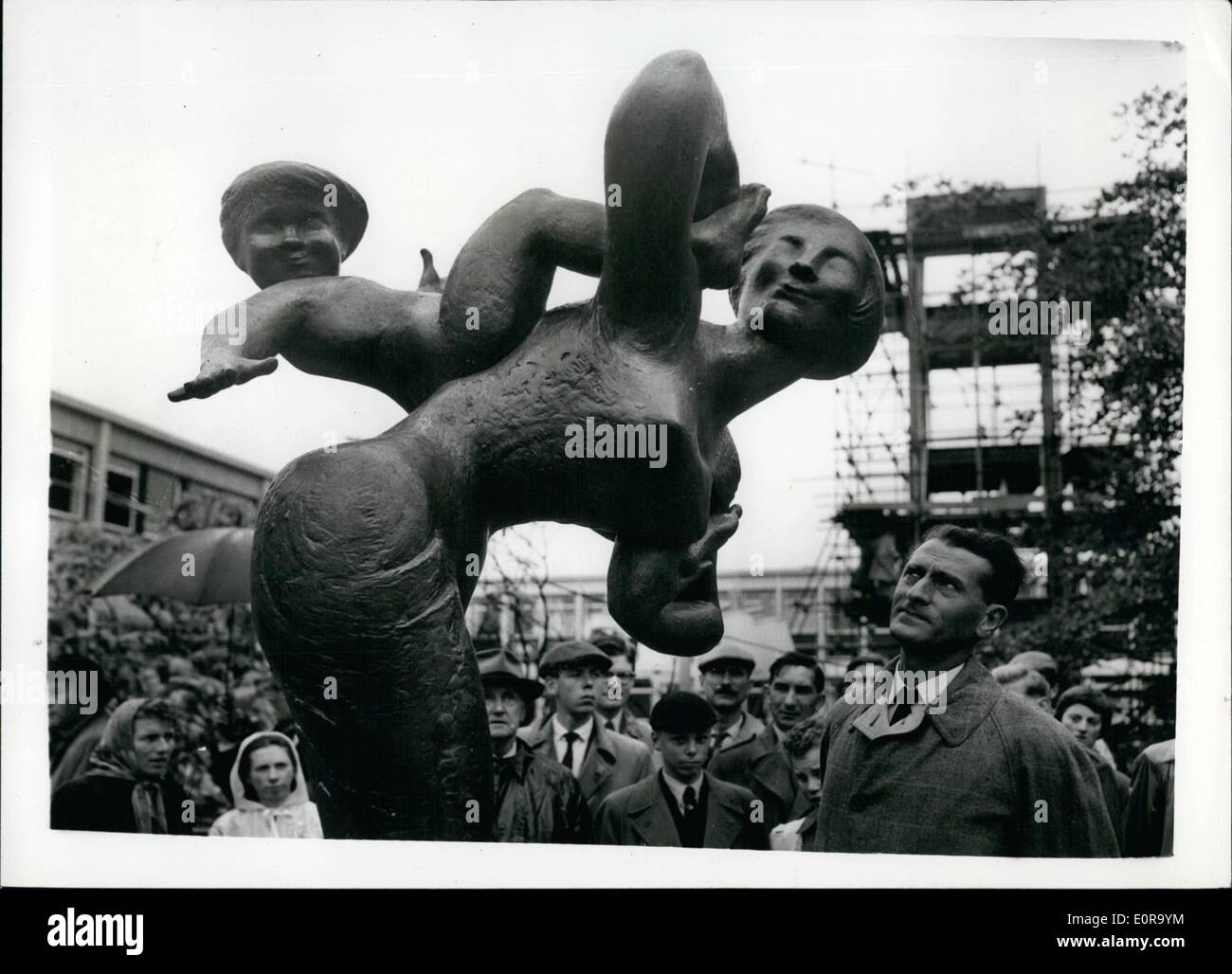 Sept. 09, 1958 - neues Stück Staturay in Neustadt Zentrum von Stevenage enthüllt; Hon David Bowes-Lyon, Herrn Propagandakompanie der Stockfoto