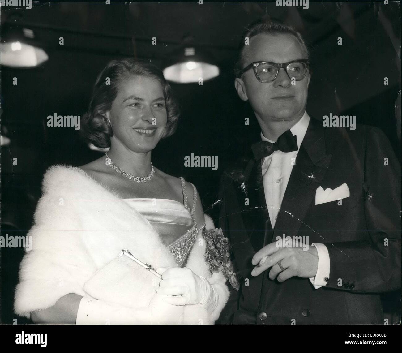 11. November 1958 - Ingrid Bergman und Verlobter Lars Schmidt. Stockfoto