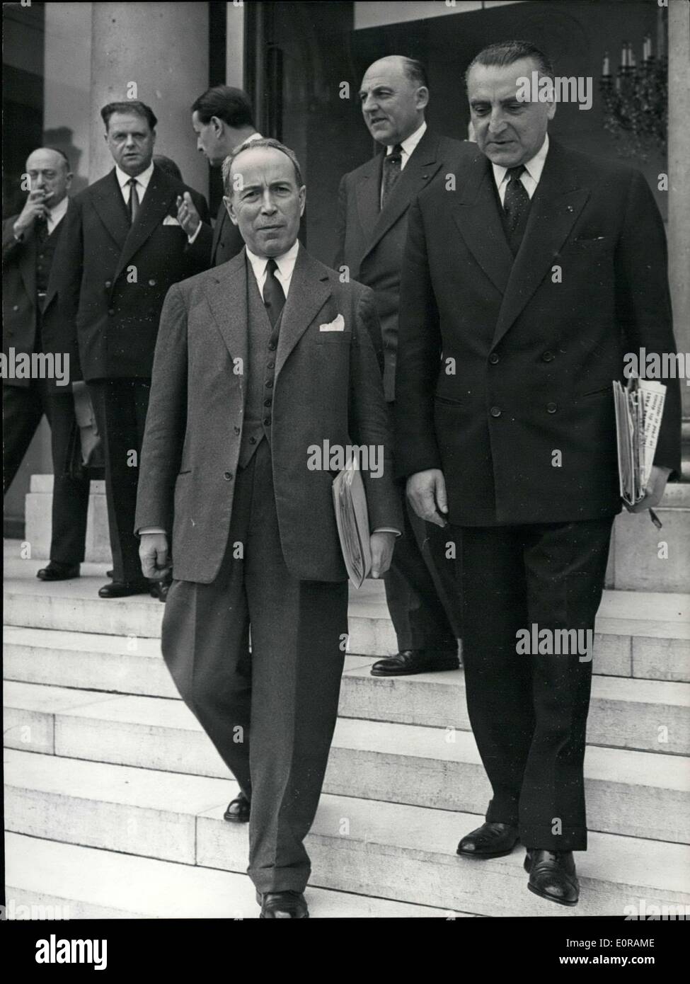 1. Oktober 1958 - traf ein Treffen der Minister heute Morgen um Maßnahmen mit an der Spitze des Kampfes gegen den Terrorismus zu prüfen. Hier sind Minister Pelletier, Malraux, Pinay, Houdet und Jacquinot verlassen der Sitzung. Stockfoto
