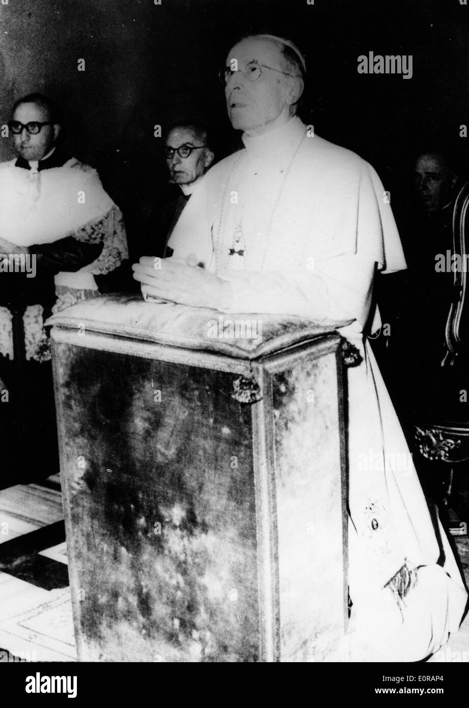 Papst Pius XII beten bei Castelgandolfo Stockfoto