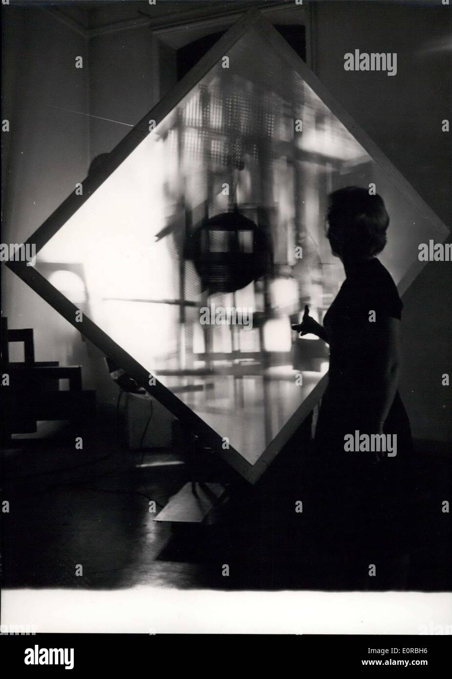 24. November 1958 - zeigt ungewöhnlich In Search Of A bekannte Paris Art Gallery jetzt eine Sammlung von '' dynamic Space Skulpturen '' Stockfoto