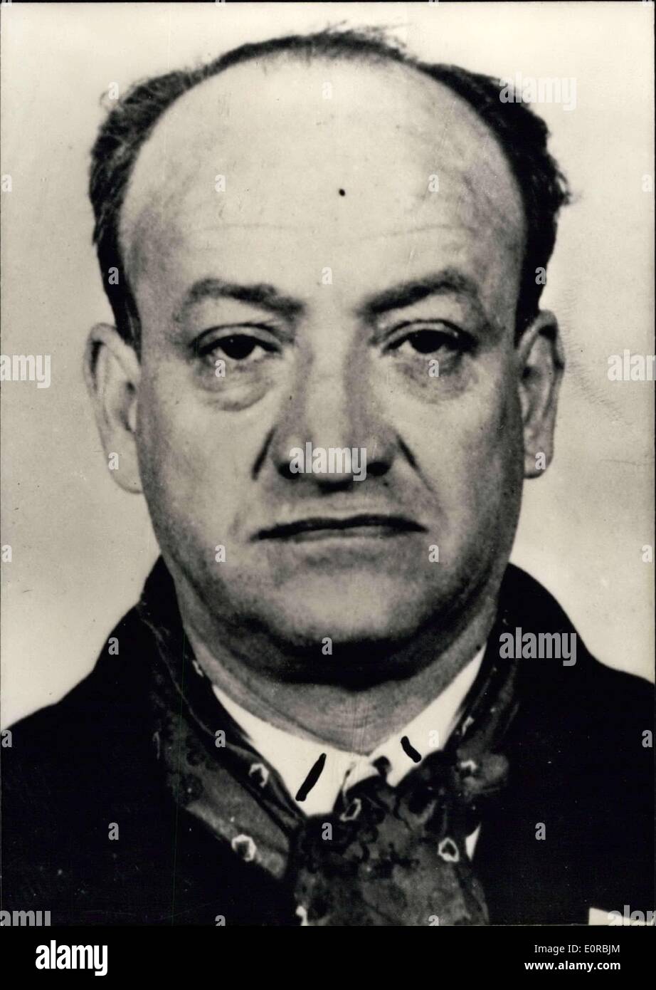 5. Dezember 1958 - ein Medikament Beschaffer In Paris verhaftet: 45 Jahre alten Alexandre Palmeri aus Paris. Ein Medikament-Beschaffer, wurde von der französischen Polizei verhaftet, während er trug 150 G Droge. Stockfoto