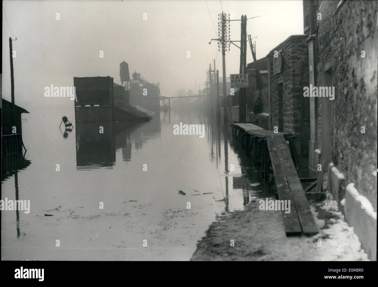 1. Januar 1959 - Großraum Paris überschwemmt: Paris-Vororte sind teilweise überflutet durch den Überlauf der Flüsse Seine und Marne. Stockfoto