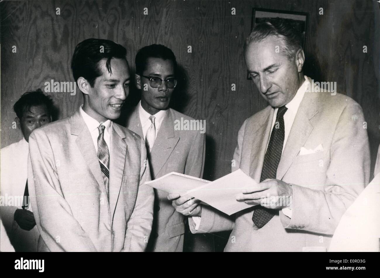 3. März 1959 - britische parlamentarische Delegation auf Besuch in Saigon... Saigon - vor kurzem von Manila an fünf Tagen unter der Leitung von Lord Moyne Tan Son Nhut eine Delegation des britischen Parlaments angekommen, besuchen Sie... Während des Besuchs der Delegation von sechs - erhalten von Präsident Ngo Dinh Diem Stockfoto