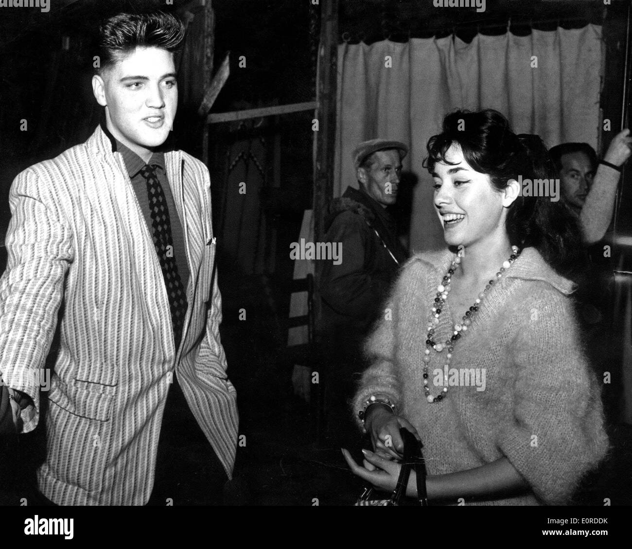 Elvis Presley mit der Schauspielerin Vera Tschechowa Stockfoto