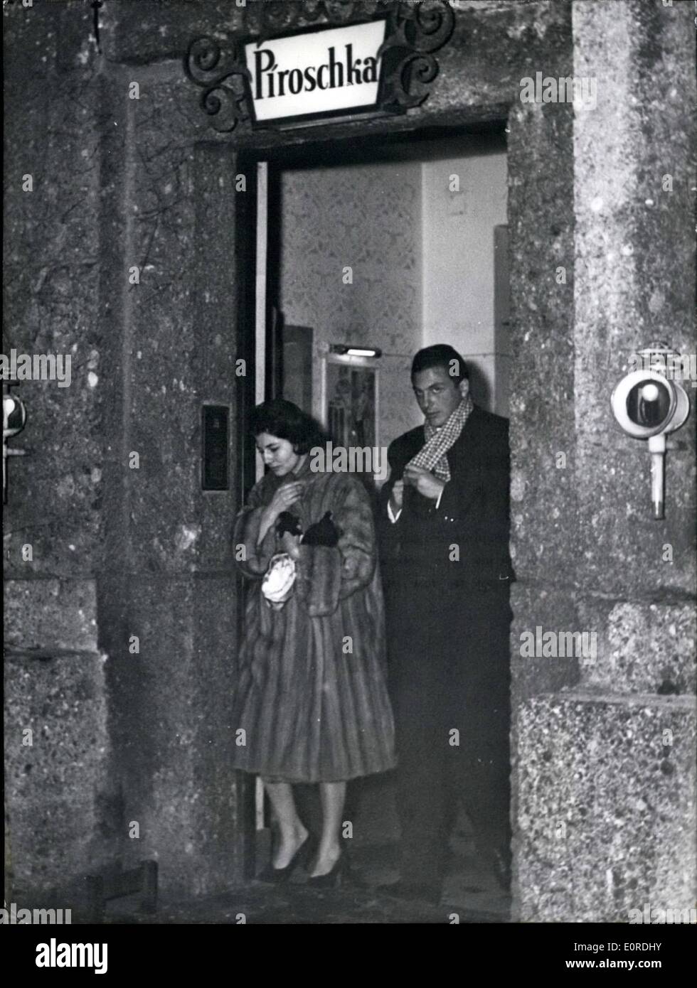 2. Februar 1959 - exklusiv. Am 2. Februar 1959 um 1.30 morgens verließen Prinzessin Soraya und Duke Raimondo Orsini die ungarischen Restaurant Piroschka in München. Keystone-Bild des 2. Februar 1959 Stockfoto