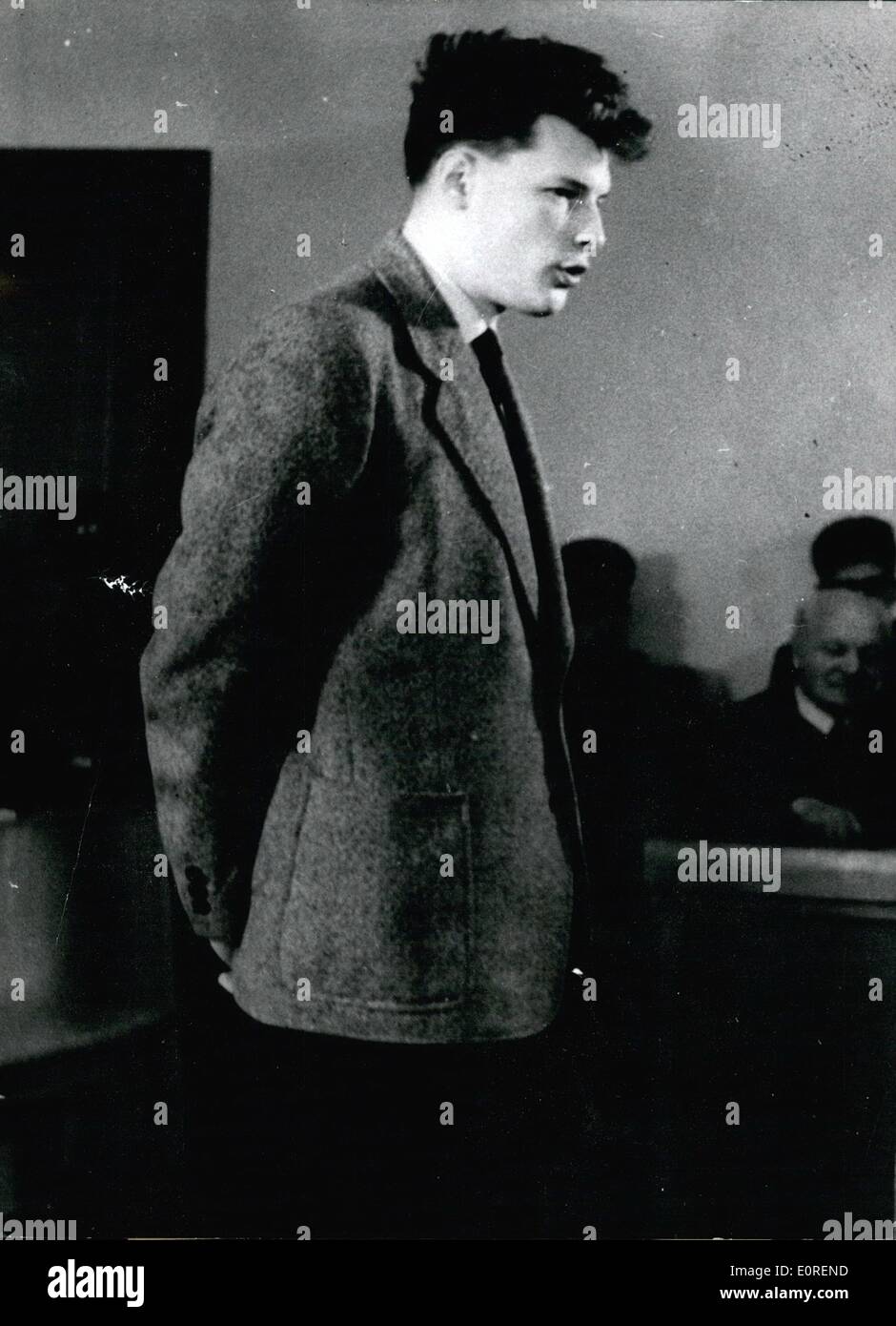 4. April 1959 - forderten sie Meinungsfreiheit...... ...und in der Gerichtshof in Dresden (Zone der DDR) vor Gericht gestellt wurden. Fünf der zwanzig Studenten, die Meinungsfreiheit, Beendigung des Kolohose Systems in der sowjetischen Zone in Deutschland und Admitance der westlichen deutschen politischen Parteien gefordert wurden vor Gericht gestellt. Sie sollen zu Schusswaffen, Sprengstoffen, besessen habe und wegen des Mordes an Studenten vorbereitet haben. Stockfoto