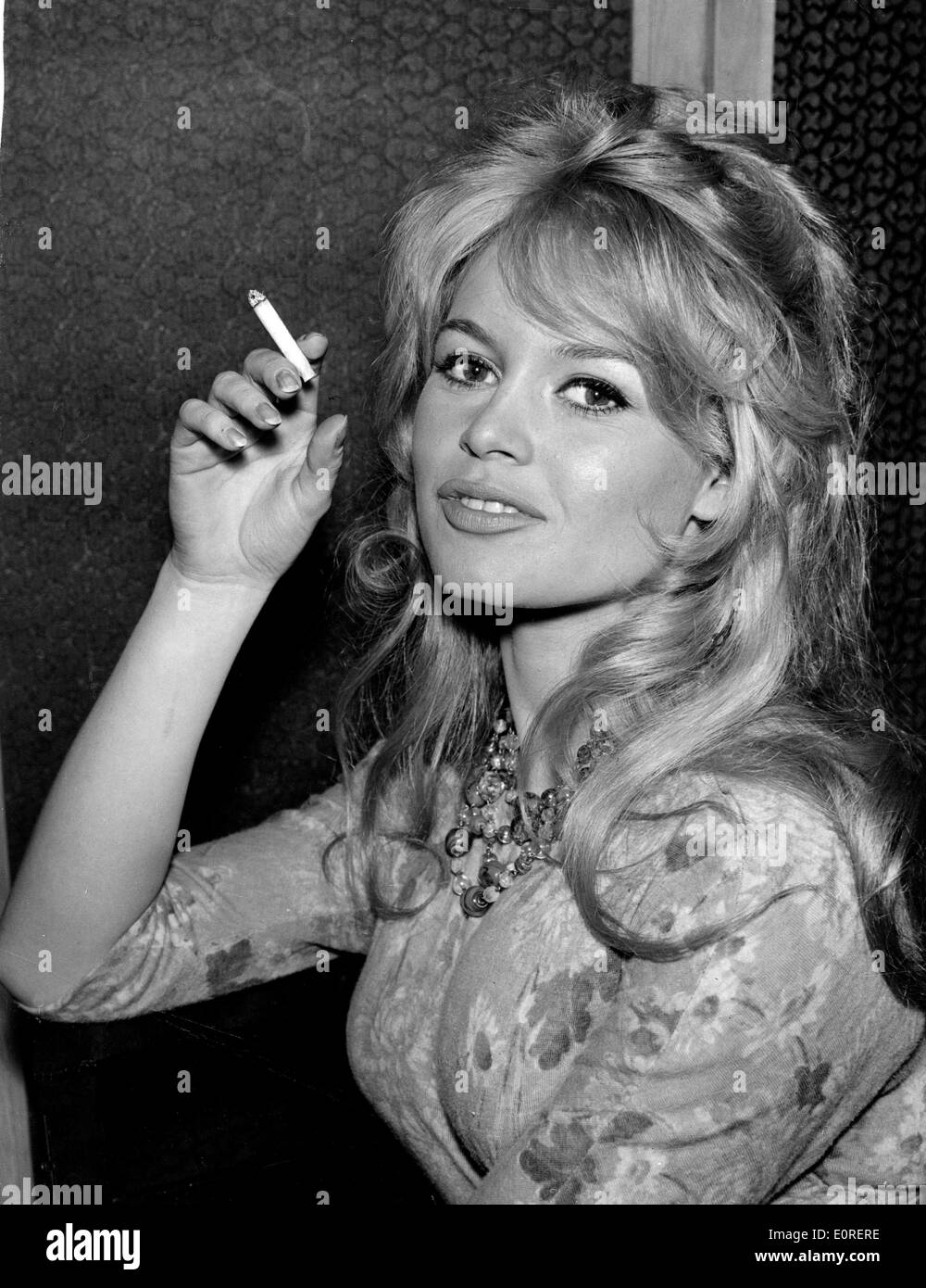 Brigitte Bardot posiert für den Kameramann im Rahmen eines Empfangs im Mount Royal Hotel, Stockfoto