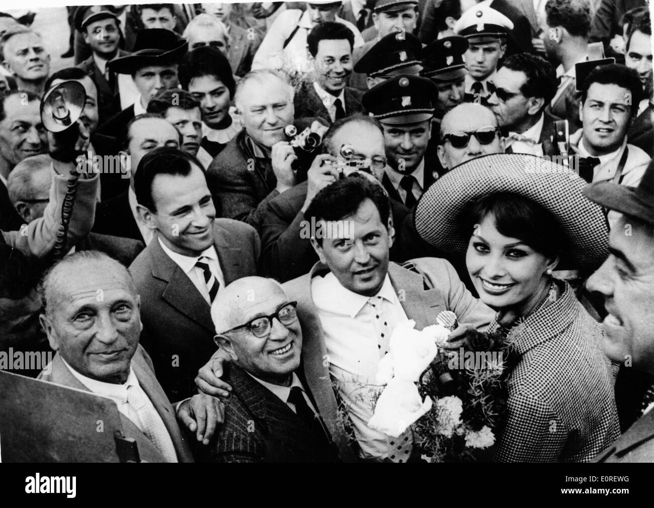 Schauspielerin Sophia Loren mit Fans in Österreich Stockfoto