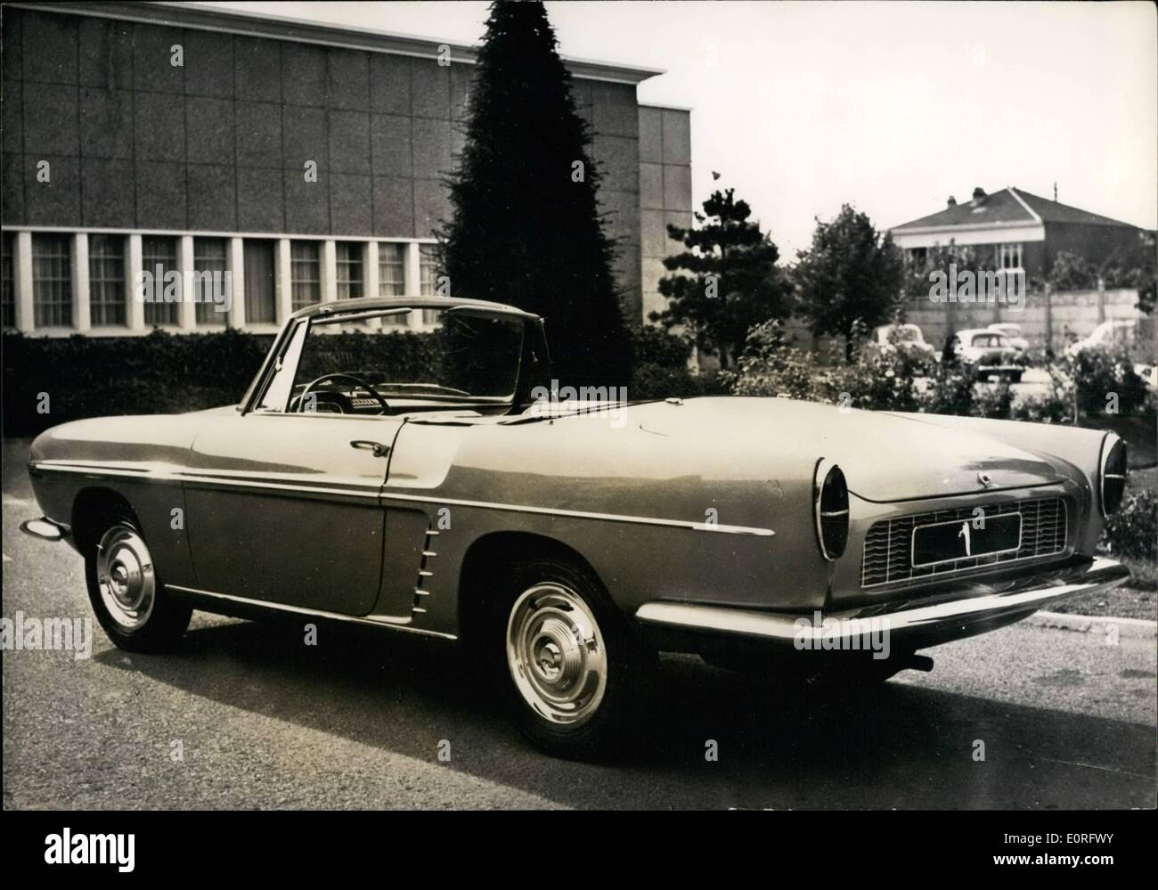 5. Mai 1959 - Neuwagen Renault: Die Dauphine-Floride: eine neue Tourenwagen wird ab sofort durch das französische Auto Herstellung Renault hergestellt werden. Das neue Auto wurde vor kurzem vorgestellt und war einen großen Erfolg. Es werden zwei verschiedene Arten von Dauphine Floride - der geschlossenen Zweisitzer und alle Wetter-Auto. Das neue Auto verbraucht 7,69 Liter Benzin/100 km. Stockfoto