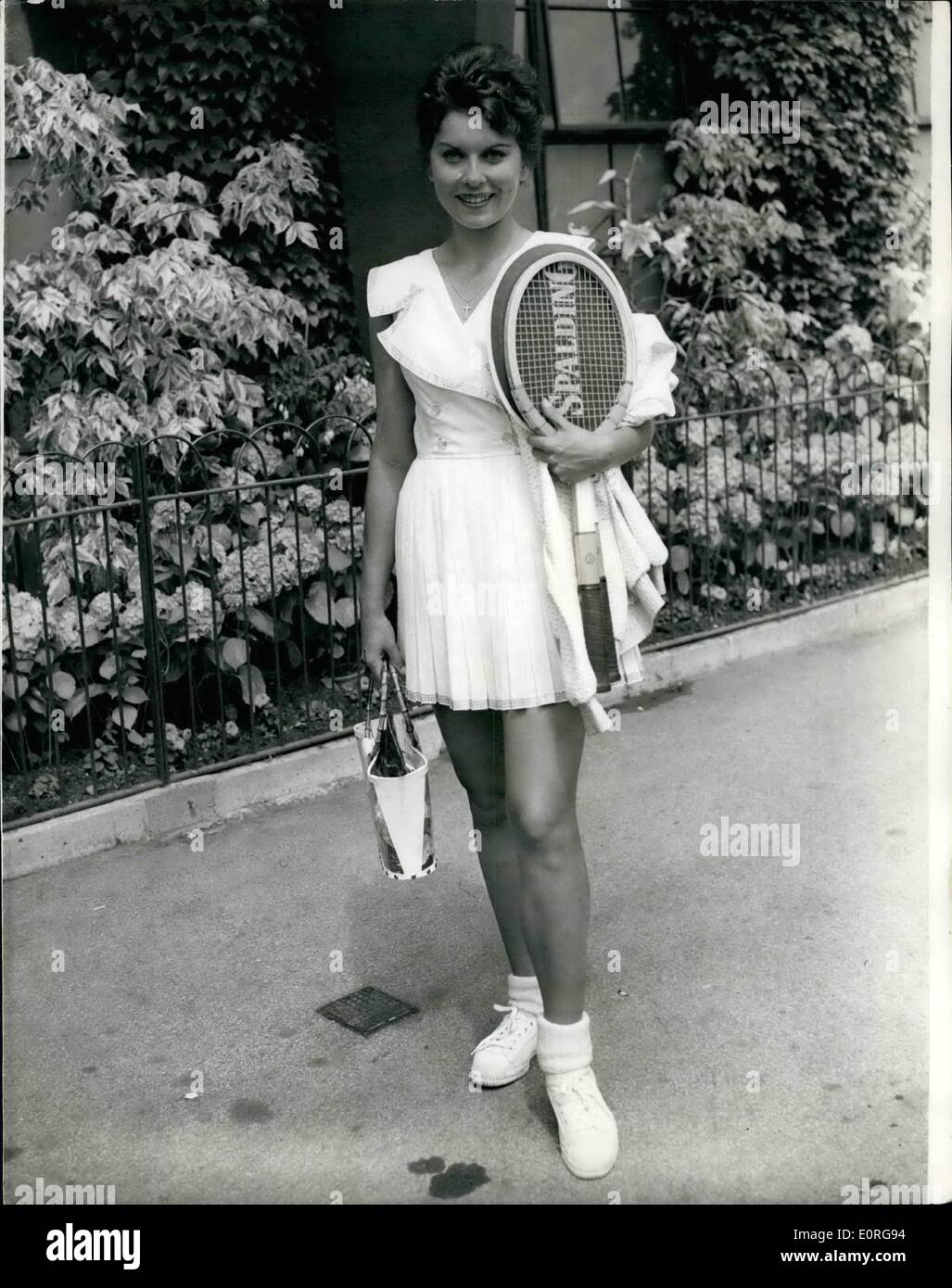 23. Juni 1959 - 23.06.59 Wimbledon zweiten Tag. Karol Fageros der Vereinigten Staaten. Keystone-Foto zeigt: Karol Fageros der Vereinigten Staaten bei der Ankunft in Wimbledon für den zweiten Tag des Turniers. Stockfoto