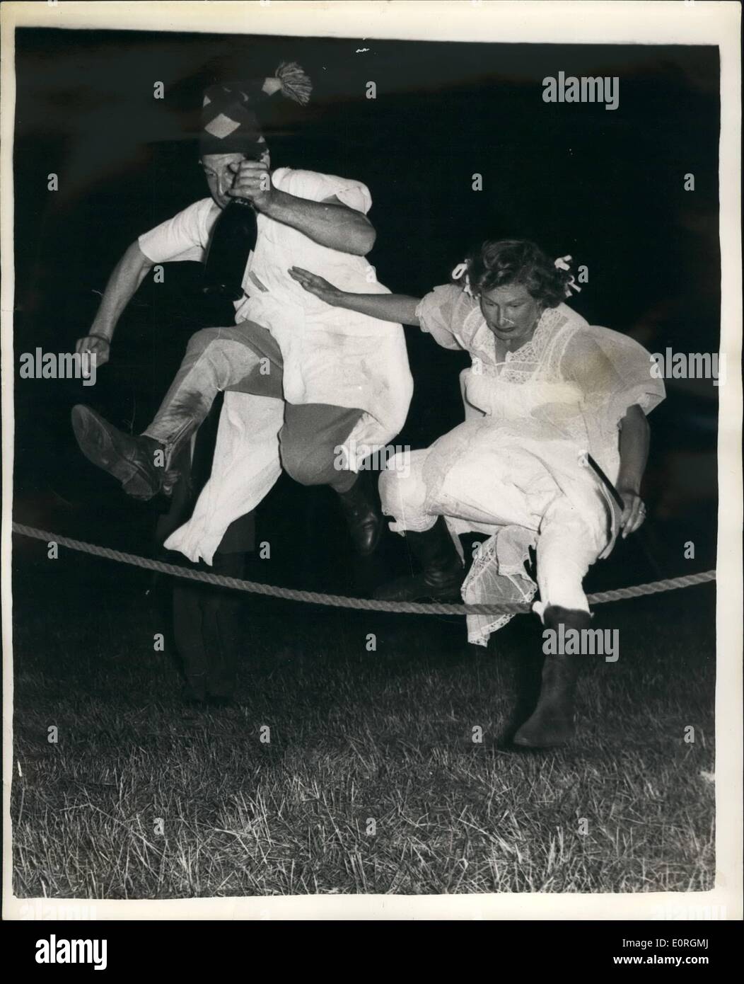 7. Juli 1959 - Nachthemd Treffen der South Berkshire Jagd; Männer trugen  Nachthemd und Frau Nylon Nachthemden, wenn sie teilgenommen haben  Stockfotografie - Alamy