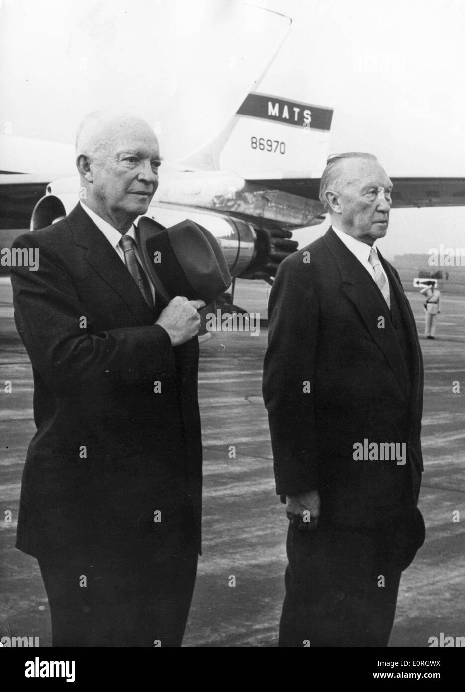 Dr. Konrad Adenauer begrüßt Präsident Eisenhower Stockfoto