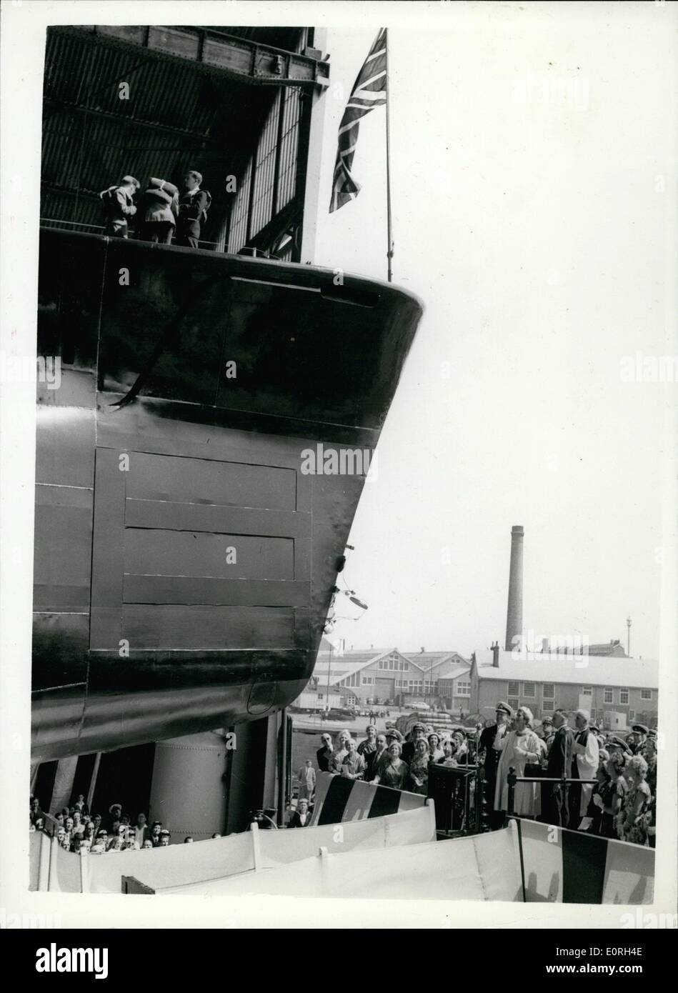 7. Juli 1959 - Herzogin von Kent startet neue u-Boot. H.R.H die HERZOGIN von KANT hat heute das u-Boot HMS OBERON am Stockfoto