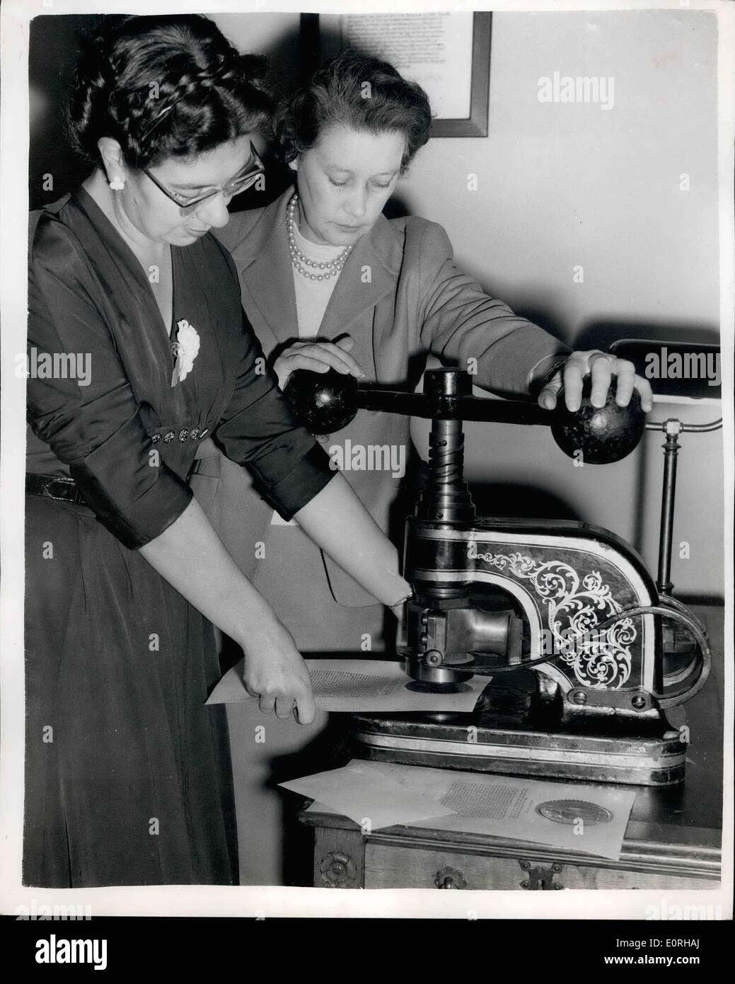 Sept. 09, 1959 - Vorbereitung Kopien von das Manifest für Verteilung das Land: Die Arbeit, wenn die Botschaft aussenden war Stockfoto