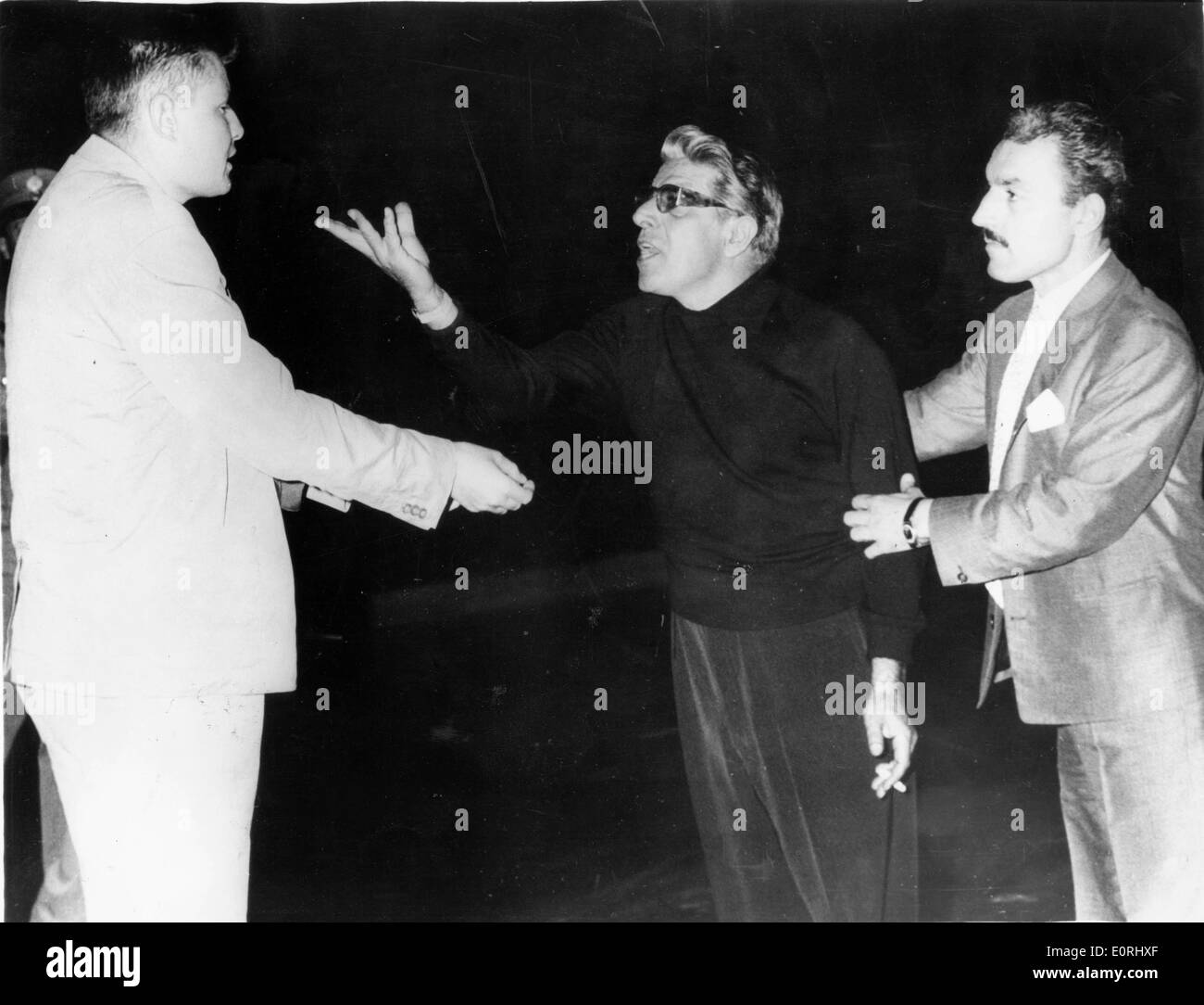 Aristotle Onassis sagt die Presse zu, ihn in Ruhe lassen Stockfoto