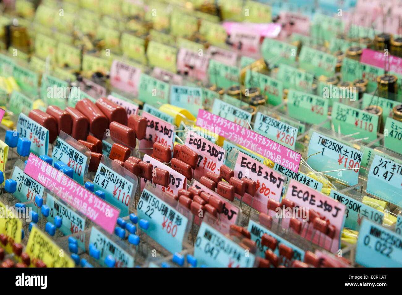 Waren im Elektronikmarkt in Akihabara, Tokyo, Japan Stockfoto