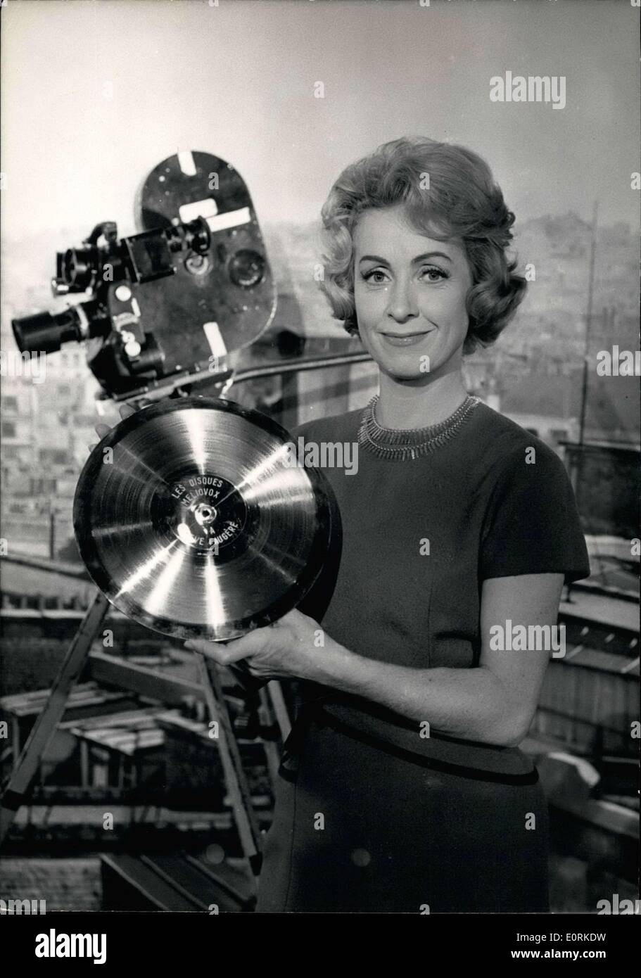 27. Dezember 1959 - Danielle Darrieux ist hier im Bild halten ihre Goldene Schallplatte. Stockfoto