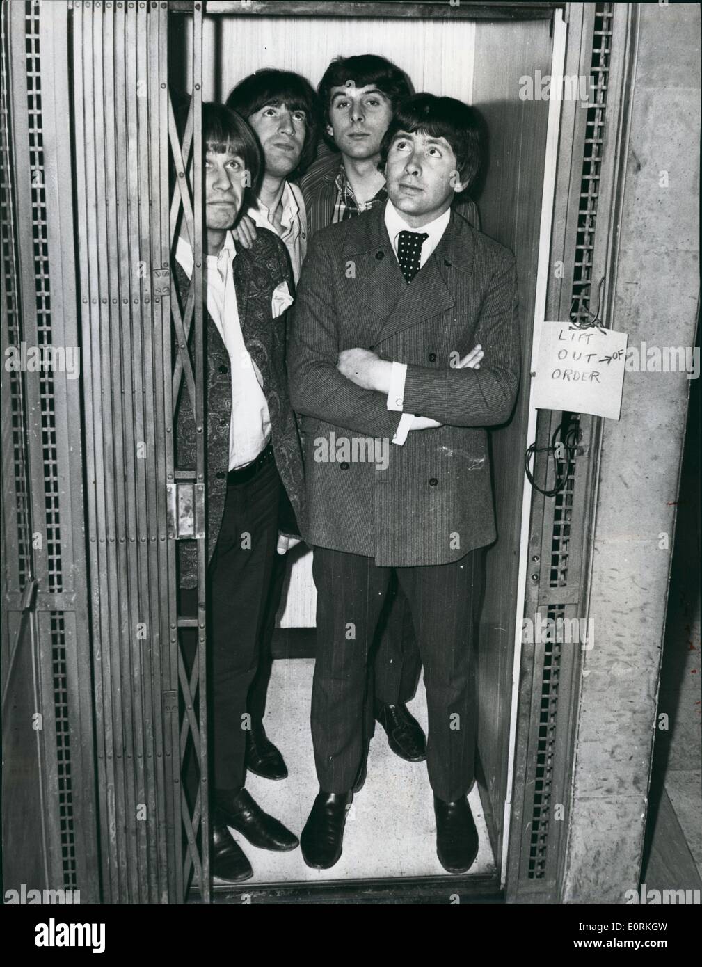 1. Januar 1960 - Troggs Triumph... Erfolg über Nacht wird behauptet, durch fast jede Spitzengruppe, sondern in die Richtung der Troggs es ist wirklich wahr. Die vier Jungs aus Andover waren Cuitely gehen über ihre jeweiligen Jobs als Schreiner, Maurer, Elektro-Ingenieur und Kamera-Techniker auf dem Vorfeld Tag wenn ihr Album '' Wild Thing "wurde veröffentlicht. Und wilde ging die Pop-Experten innerhalb von drei Wochen die Reocrd auf den Spitzenplätzen der Top Twenty von einem musikalischen Diagramm und Nr. 2 in den anderen. Erfolg in Amerika, Deutschland und Schweden folgten Stockfoto