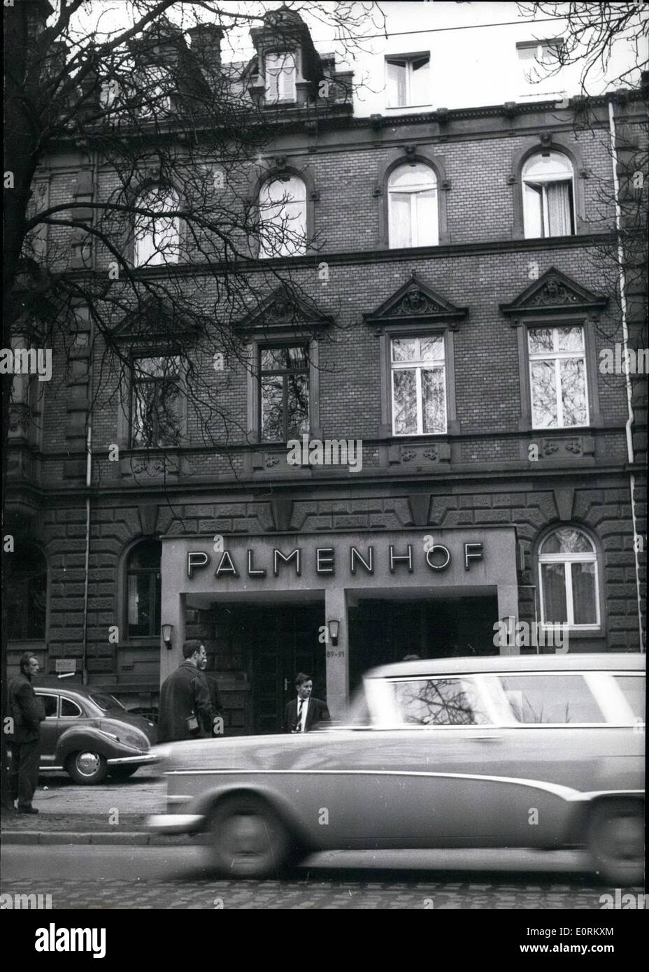 1. Januar 1960 - Szene von der explosiven Angriff auf algerische Staatsangehörige: '' Palmenhof''-Hotel in Frankfurt am Main war Schauplatz eines neuen Angriffs auf die algerische Staatsbürgerschaft am 31. Dez. 1959. Eine Paket, adressiert an den algerischen Abdel Kader Nonasri (NONASRI) explodierte, als er sie öffnete und riss seine Hände, die Nonasri in diesem Hotel seit Weihnachten lebt. Er wurde ins Krankenhaus eingeliefert - keine weiteren Informationen wurde für die Öffentlichkeit nicht zu stören, die Untersuchung gegeben. Stockfoto