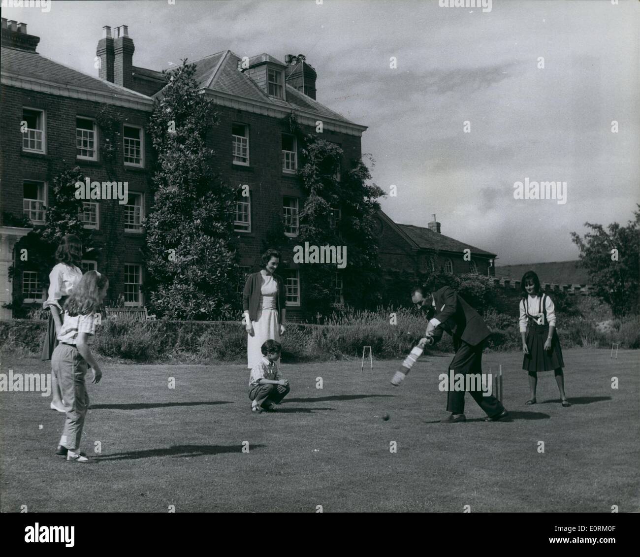 1. Januar 1960 - weist Ormsby-Gore den Weg - mit Thebat. Jane am Rücken-Stop, Alice, bowling und Rs. Ormsby-Gore, Victoria und Francis fielding. Stockfoto