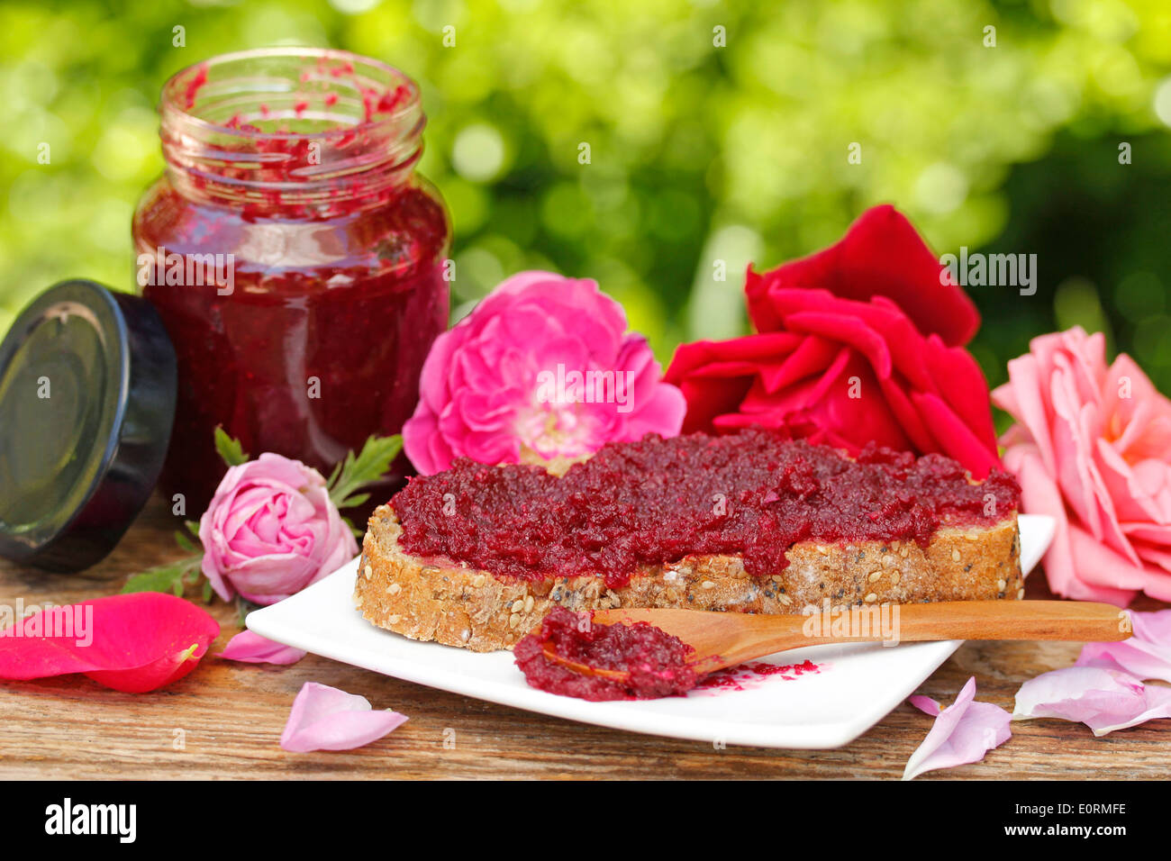 Rosen-Marmelade. Rezept zur Verfügung Stockfotografie - Alamy