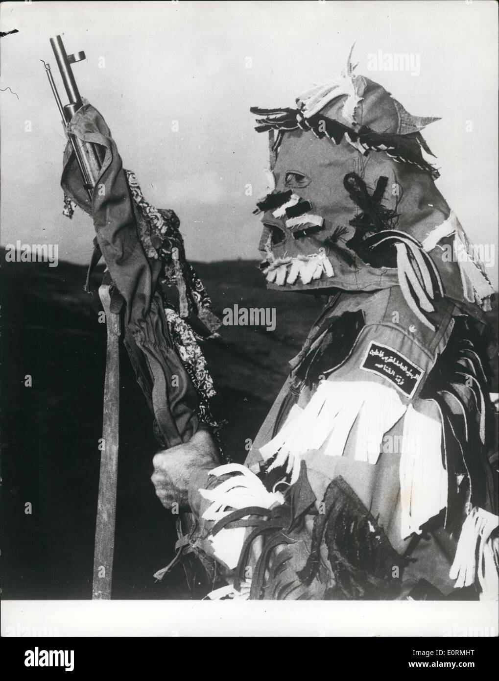 1. Januar 1960 - eines der berühmten Aktion Guerilla Scharfschützen, stark getarnt, in Aktion im Jordantal. Stockfoto