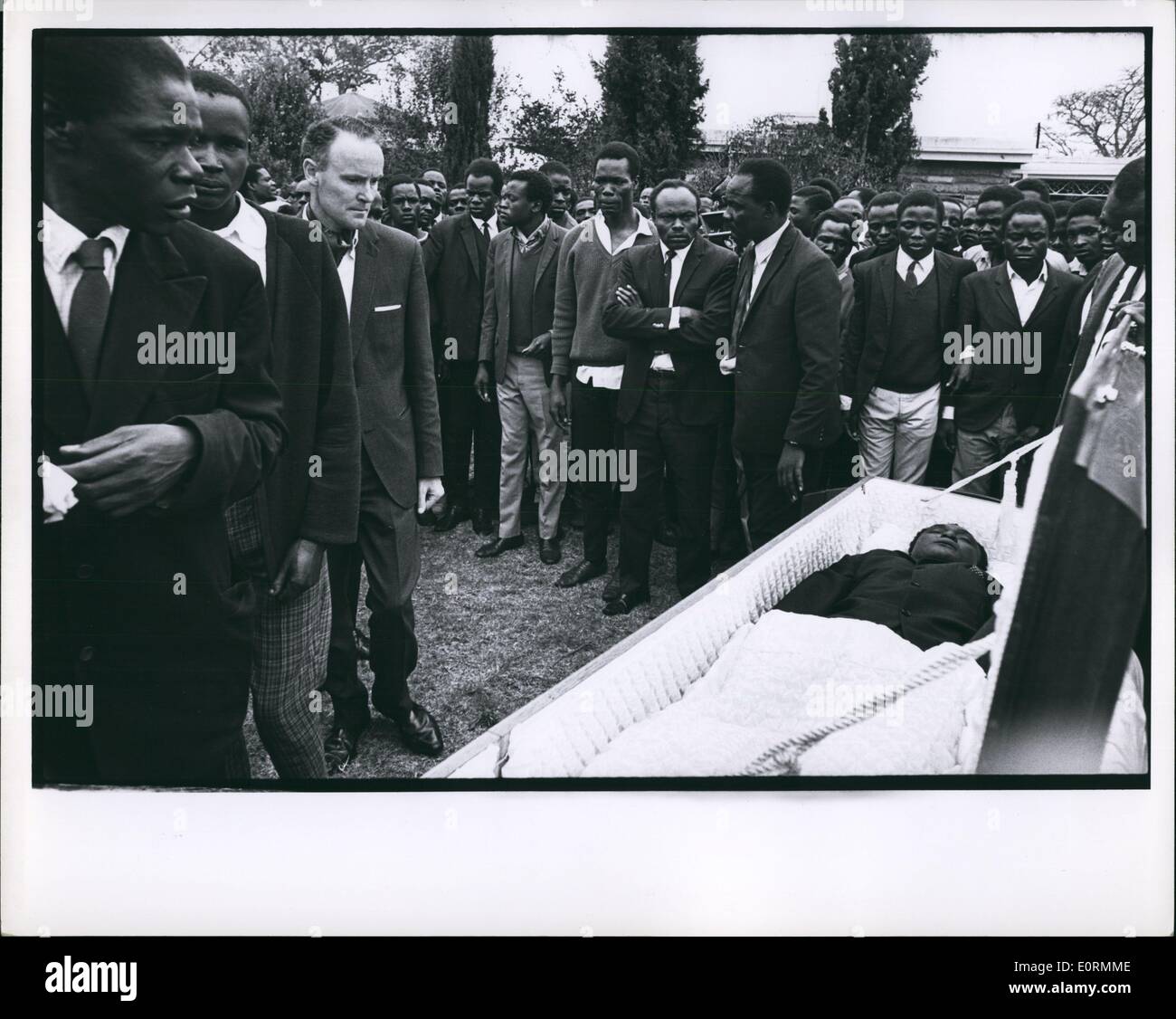 1. Januar 1960 - Mboyas Tod Tom Mey wurde am 5. Juli 1969 ermordet. Foto zeigt Tom mree's Körper im offenen Sarg, Nairobi. Stockfoto